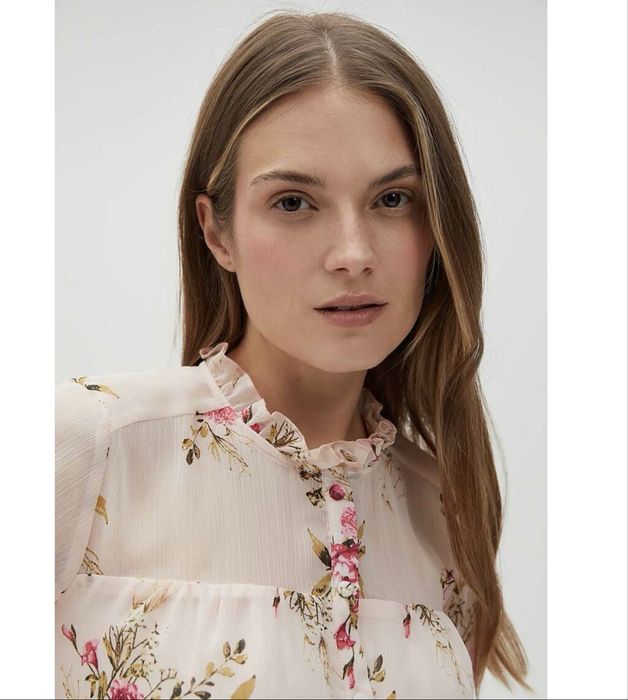 Дамска блуза на цветя