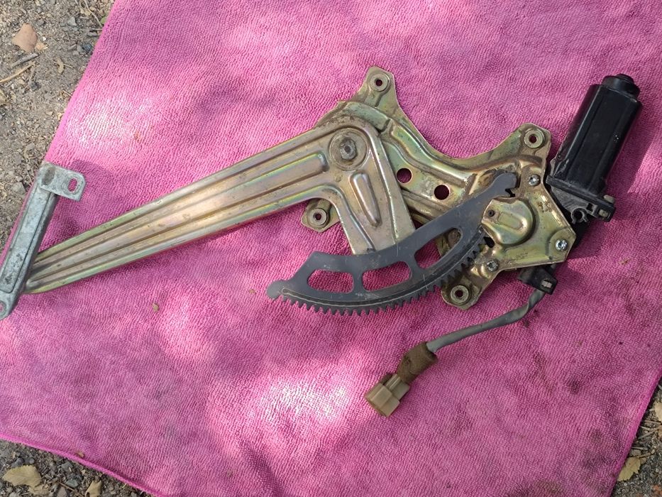 Стеклоподьемник Lexus LS 400