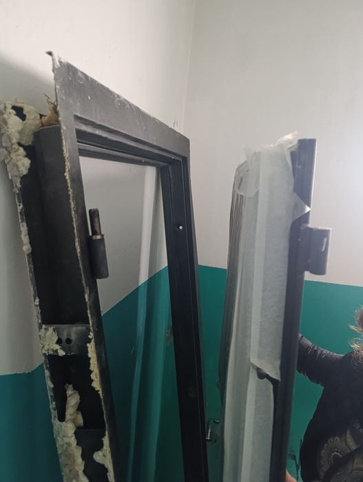 Дверь входная в квартиру