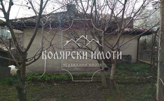 Къща с голям двор в Центъра на Горна Оряховица