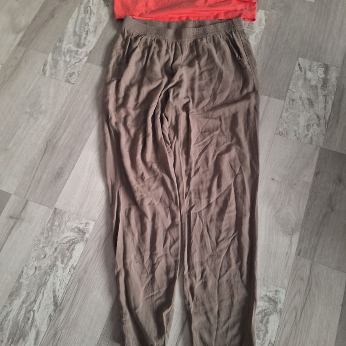 Pantaloni H&M Divided mărimea 38 si tricou O'Neill mărimea L
