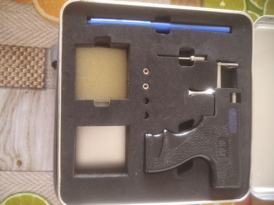 Продается пистолет для прокалывание ушей,, в идеальном состоянии,,