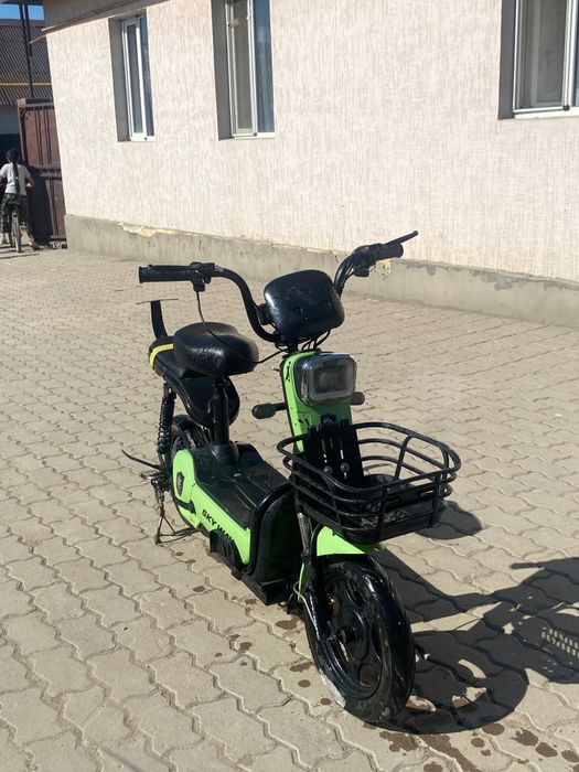 Сатылады скутер.