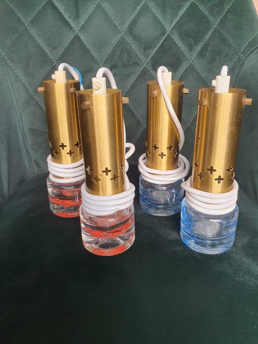 Patru lămpi cu design modern