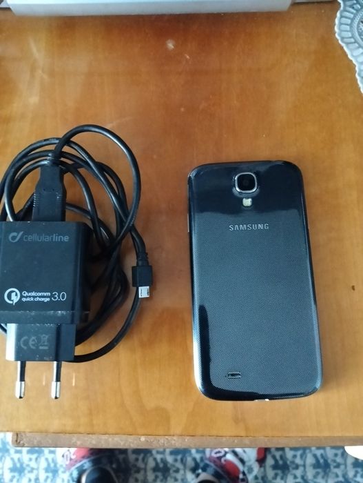 Vând un Samsung Galaxy S4