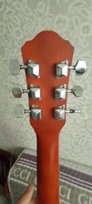 Акустическая гитара