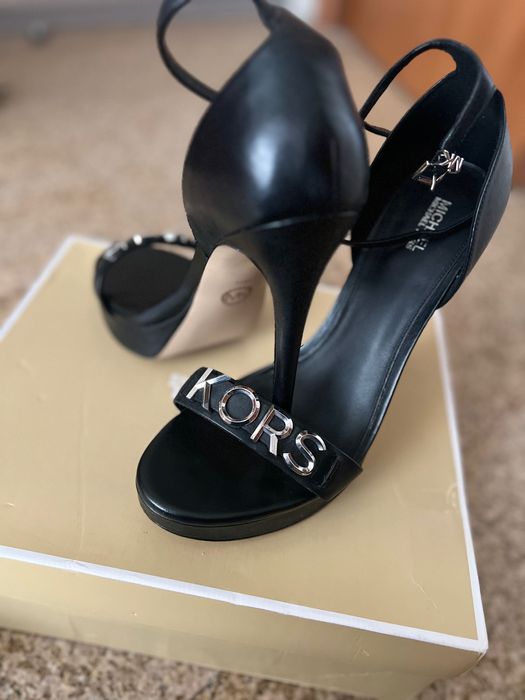 Michael Kors обувки на висок ток