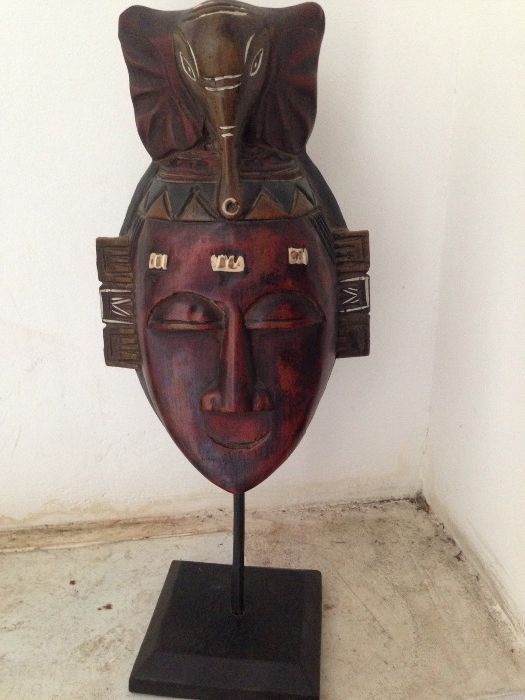 Антикварна статуя продава