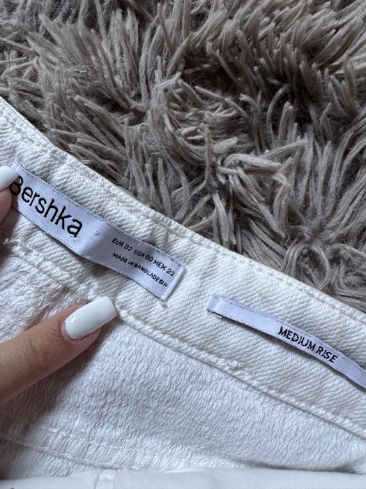 Сиви и бели къси панталони Bershka