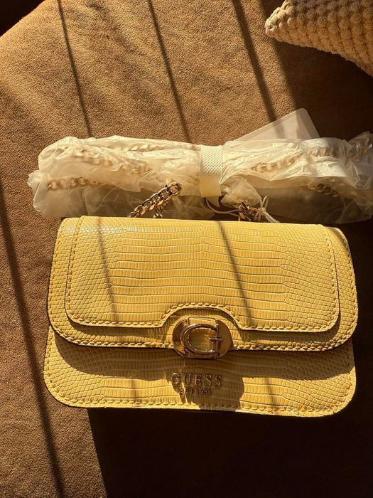 Оригинална чанта Guess