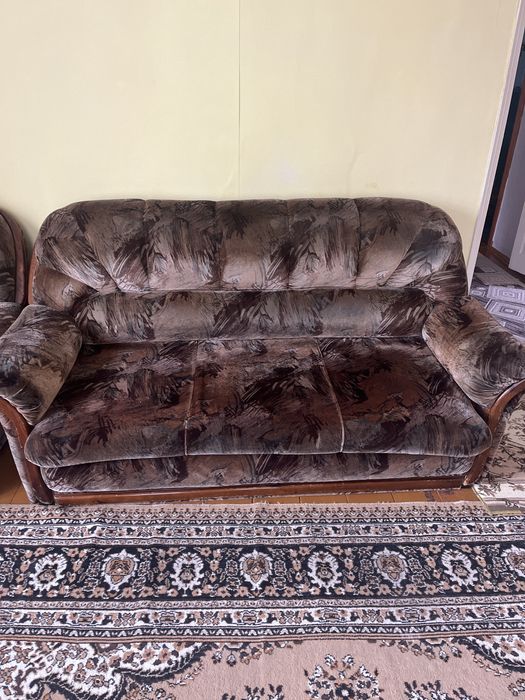 Продаются два дивана и кресло