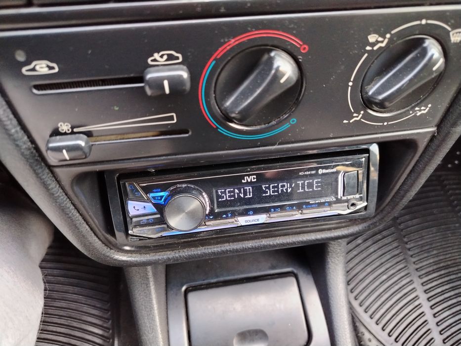 Продавам Cd радио със блутут и Usb