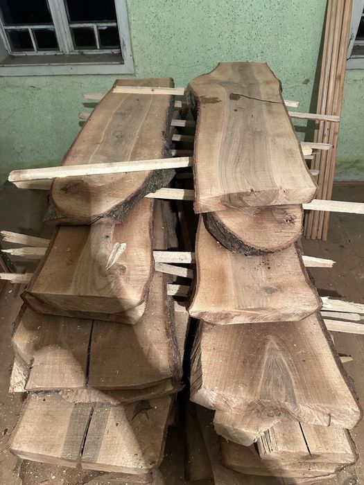 Lemn nuc debitata de 2 ani