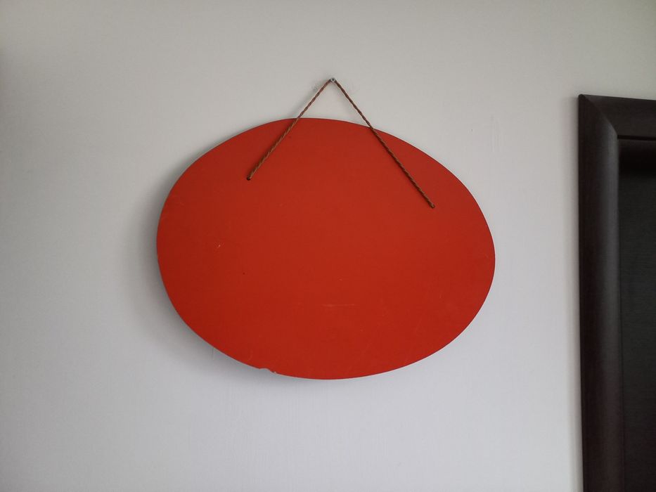 2 oglinzi de perete cu ornamente gravate, in stare foarte bunaa.