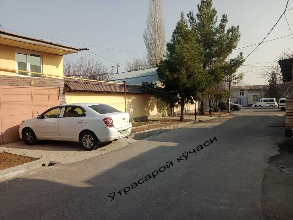 Бизнес-офис қуриш учун қулай жой. Катта кўчада, бурчакда жойлашган.