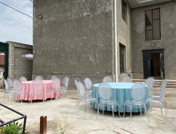 Прокат столов и стульев