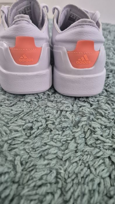 Бели кецове Adidas