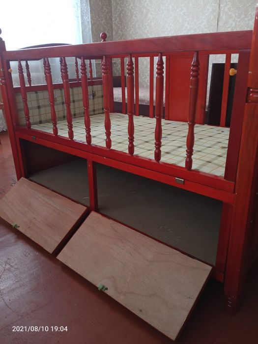 Детская кроватка с матрастками