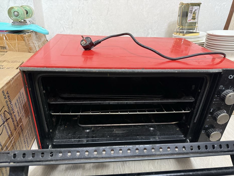 Продам духовку Artel