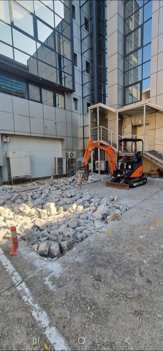 Miniexcavator Bobcat de inchiriat  pentru nivelare teren /demolari/defrisare/sapaturi/fundatii/canalizari/descarcare mecanizata paleti etc