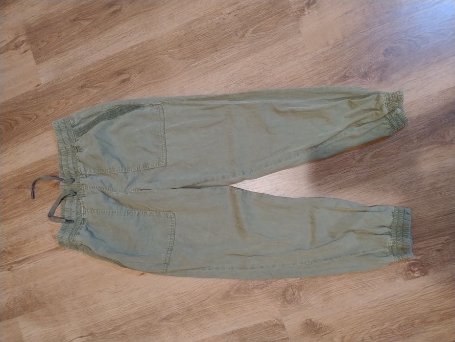 Pantaloni trei sferturi