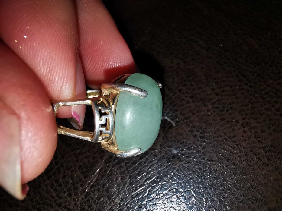 Inel aur alb și piatra de jad