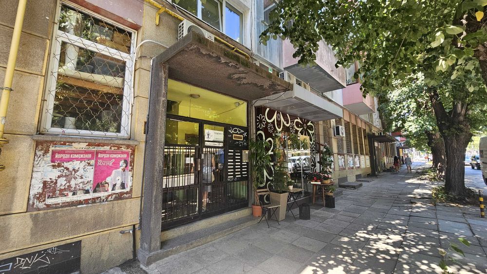 Дава се под наем Тристаен апартамент в Варна, Базар Левски - 90 кв.м за 612 € - Снимка #15