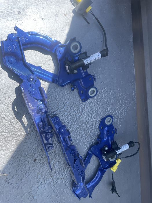 Панти преден капак БМВ Г20/ Г21 (panti bmw g20/ g21)