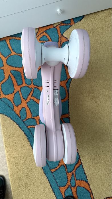 Детско колело за баланс MoMi - Tobis, розово