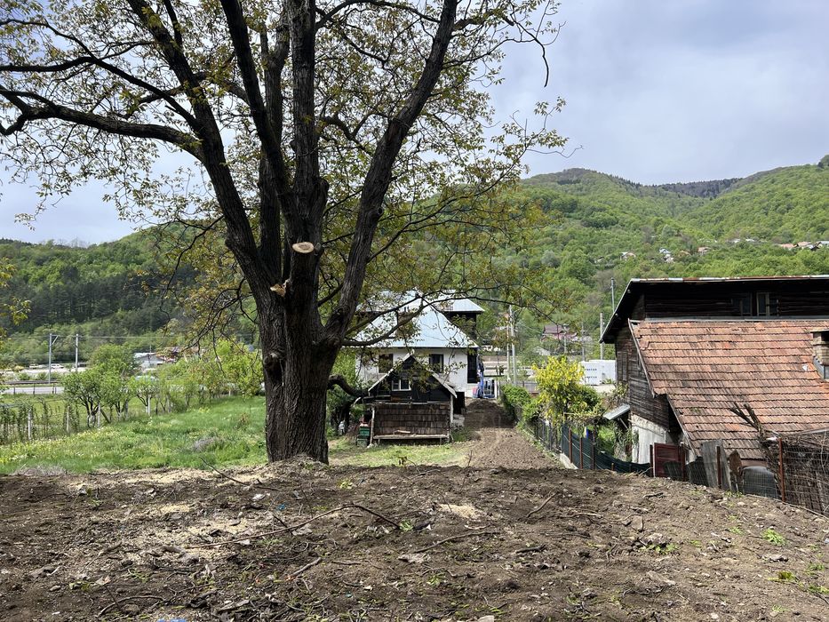 Casa de vacanta cu teren Comarnic