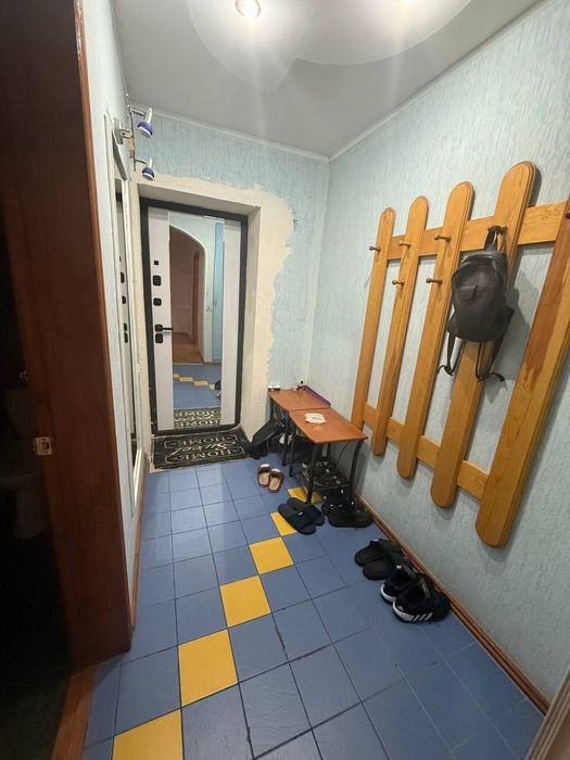 Космонавты квартира 2х комнатная не торец Выстовочный зал