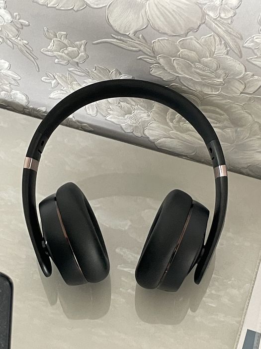 Наушник безпроводной