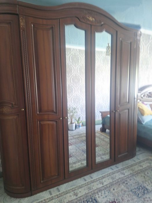 Продам пятидверный шкаф с зеркалами