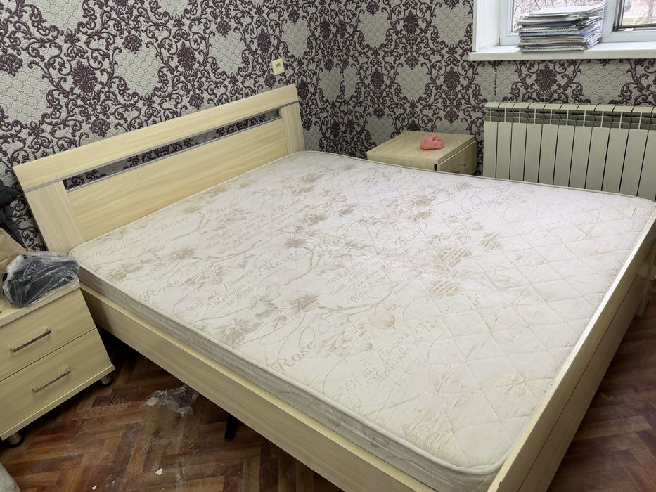 В продаже спальный гарнитур