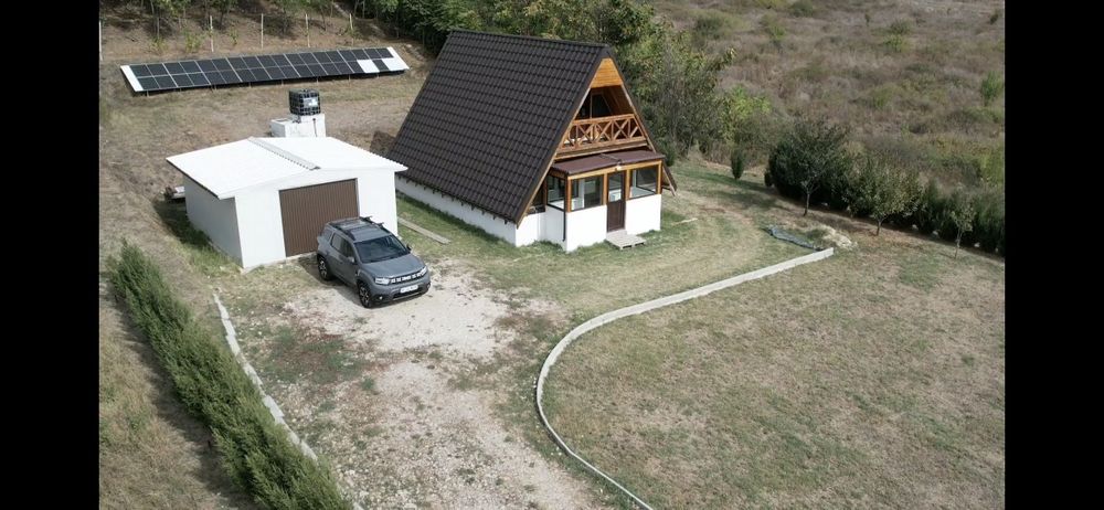 Casă cu teren 2500mp