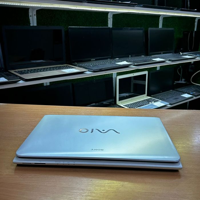 Ноутбук Sony Vaio для офиса шустрый  Core i3/8Gb SSD 128Gb+1тб