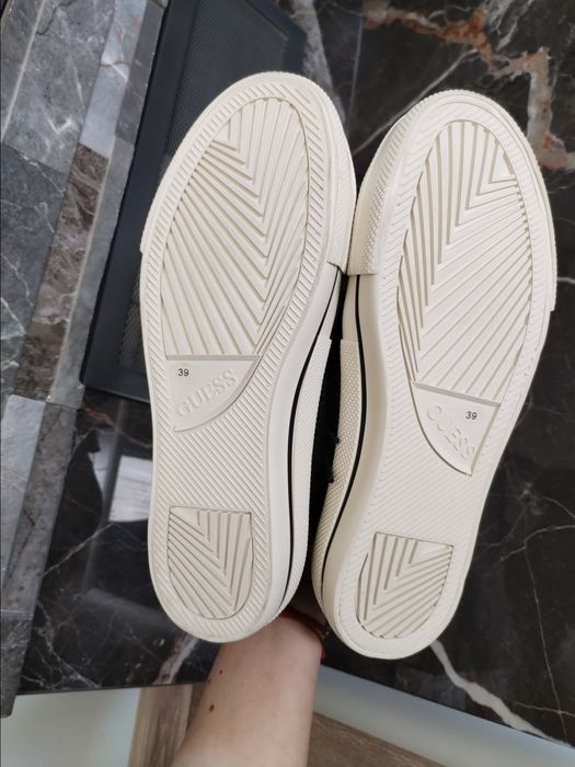 Нови кецове на Guess