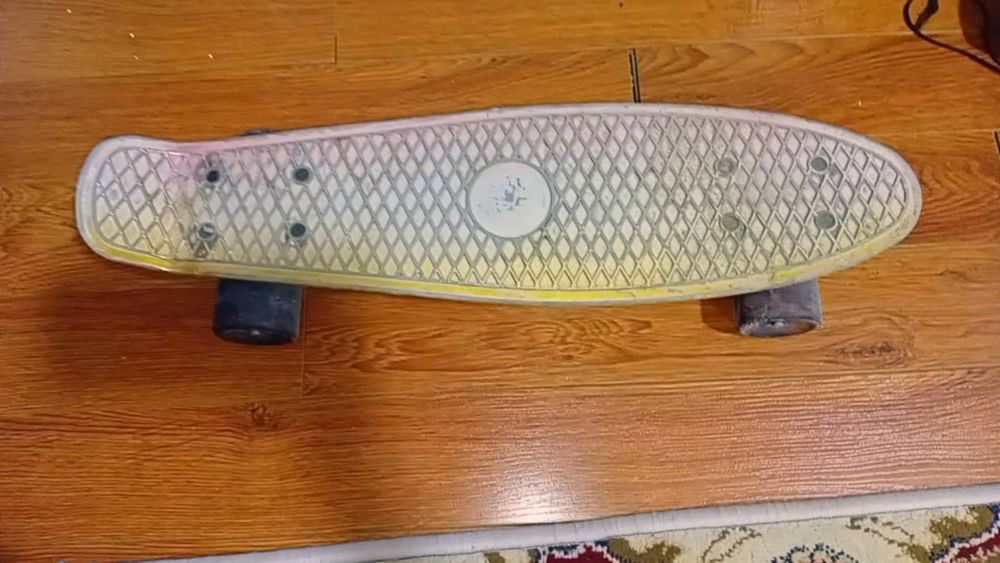 2 скейта и ролики