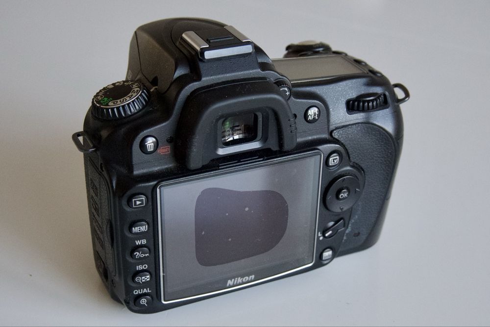 Продаю Nikon D90 + 2 объектива и сумка