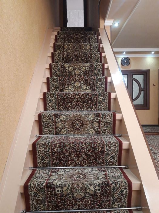 Продаётся дом в центре города Янгиюлея .Обшая площадь  3  соток .