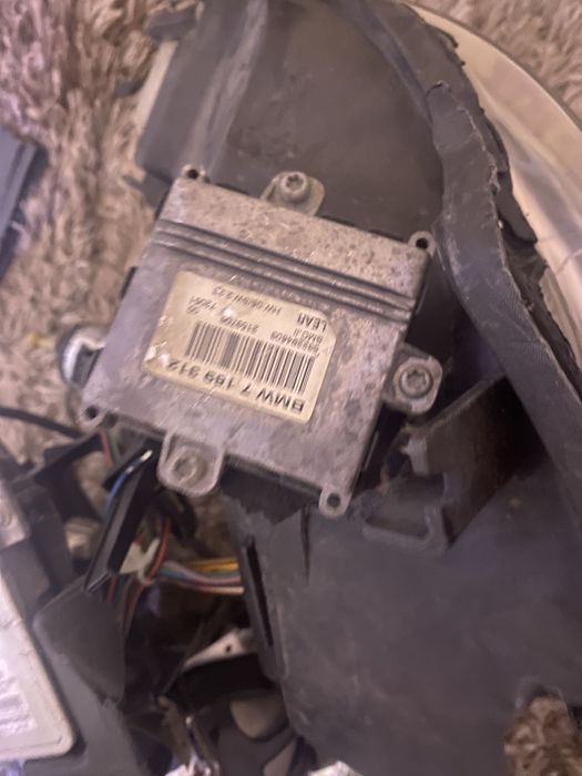 Faruri stanga e90 xenon adaptiv complet / far drepta spart