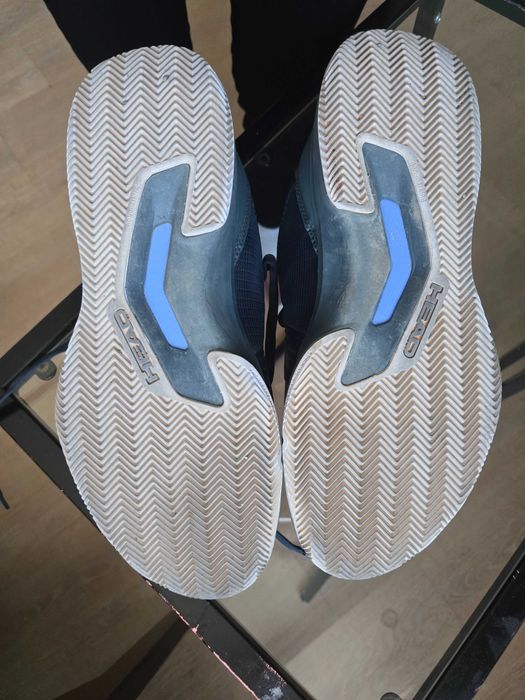 Теннисные кроссовки