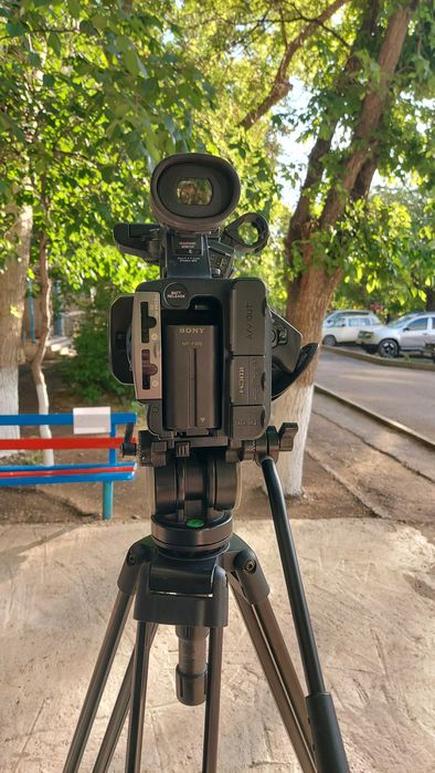 Видеокамера SONY HDR- AX 2000