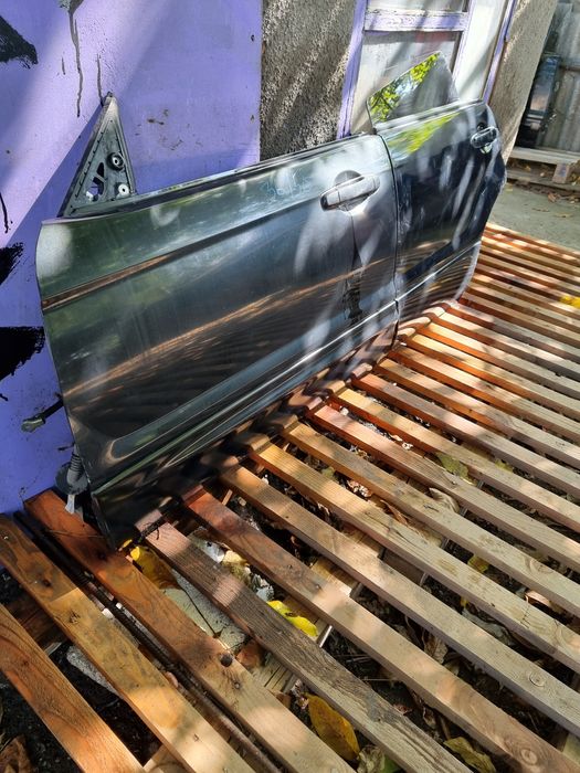 Двери на Subaru Forester Sg Sg  .