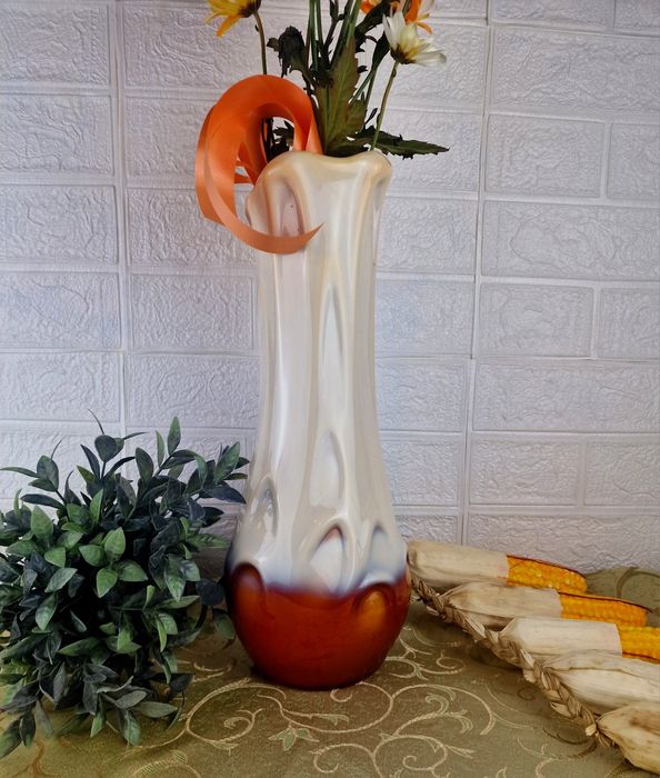 Стъклена масивна ваза