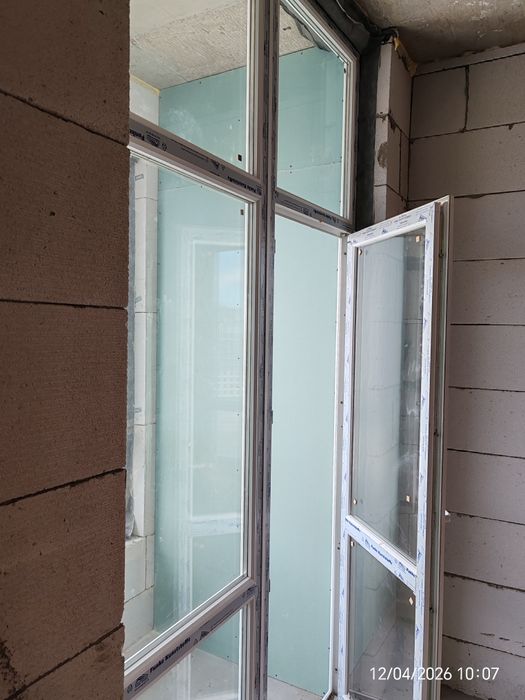 Пластиковый окно и дверь