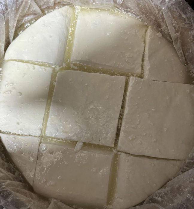 Telemea veche si burduf de oaie 100% maturata  de pe Valea Hartibaciului