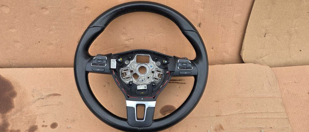 Volan piele cu comenzi si padele Vw Passat B7 / Passat CC / Sharan 2011 2012 / 2013 2014