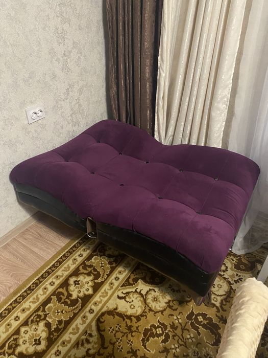 Диван с двумя креслами