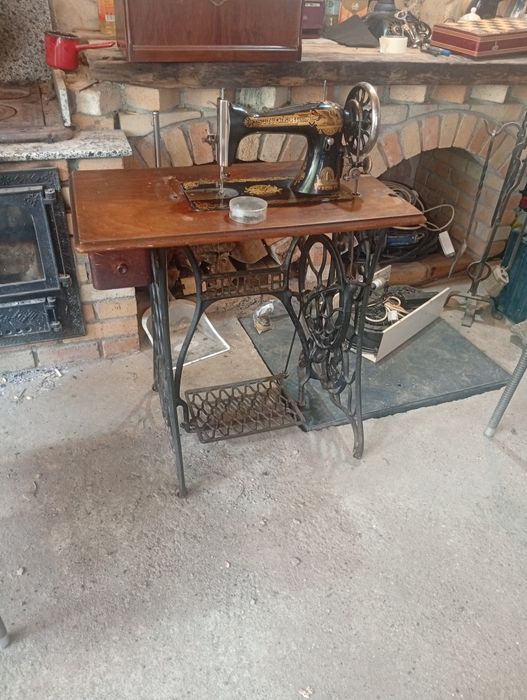 Mașina cusut Singer  funcțională ieftina